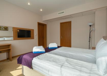 room 178 thumbnail 3