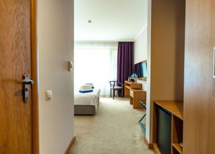 room 163 thumbnail 5