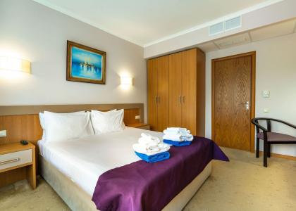 room 176 thumbnail 2