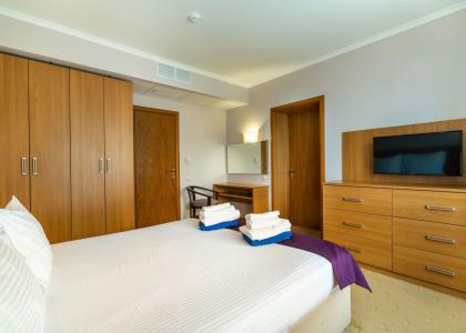 room 176 thumbnail 3